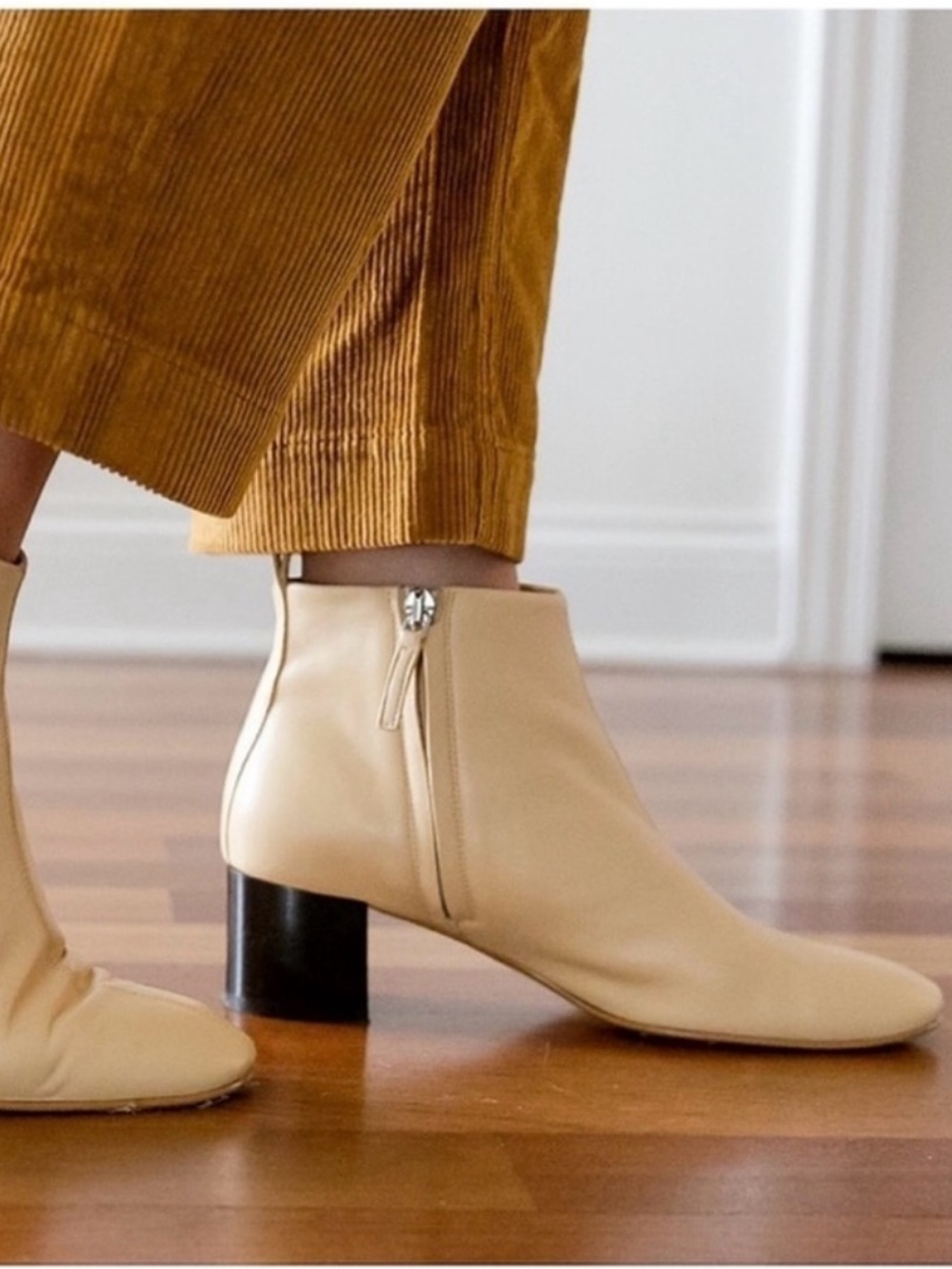 Everlane Italian Leather "The Day Boot" Ecru Low Heel US 9.5 255 mm